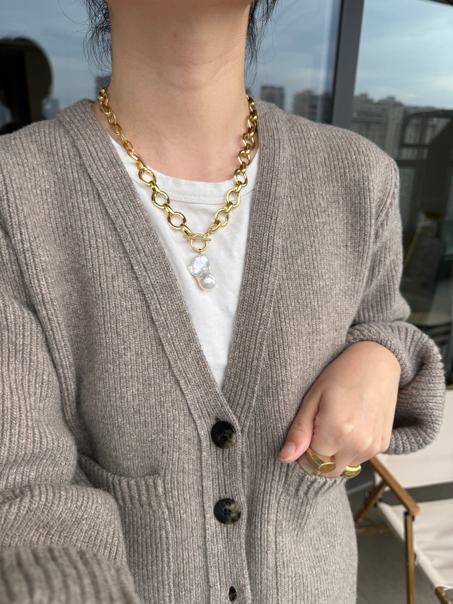 Minimalist solid metal necklace with Baroque design